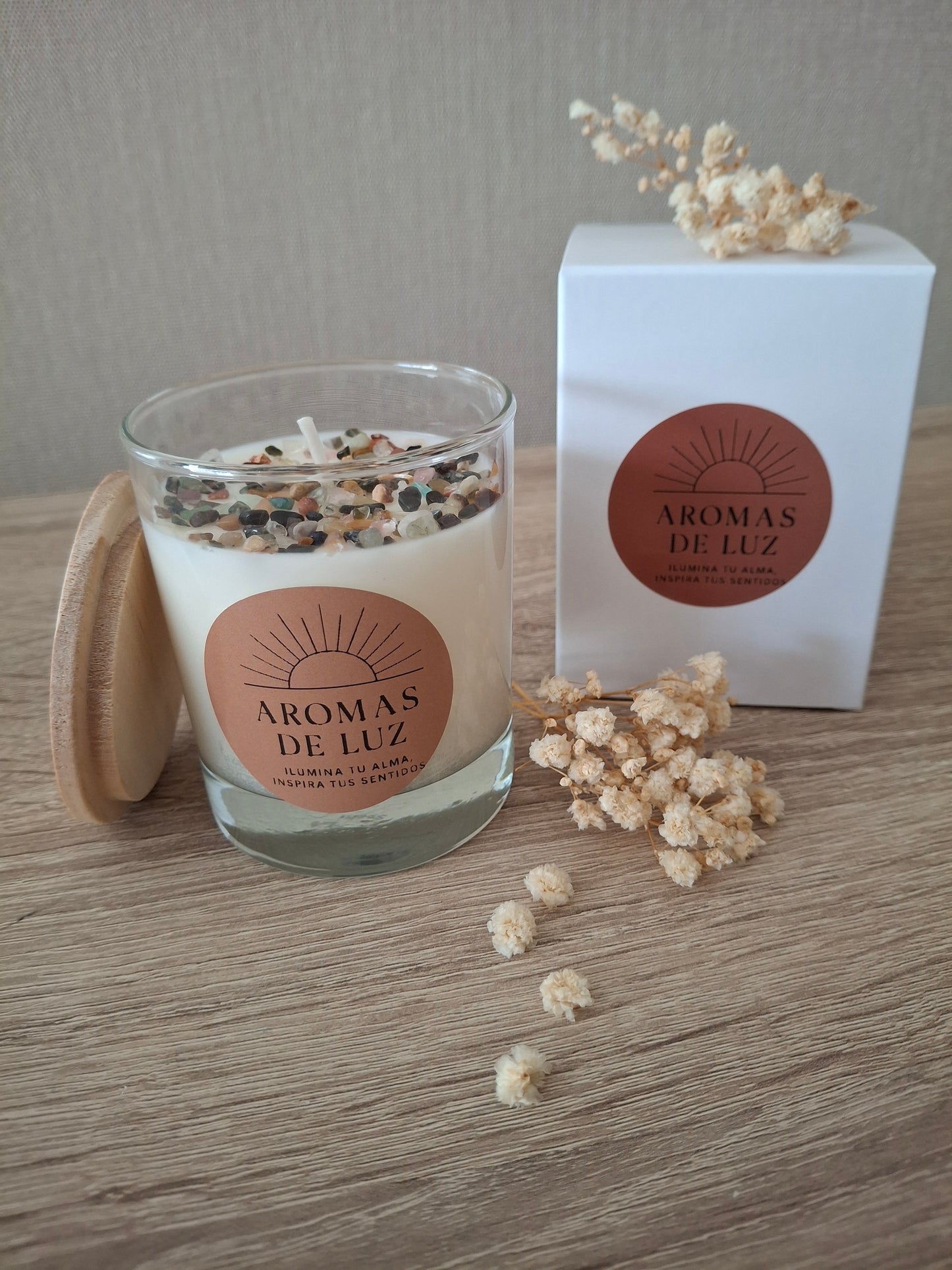 Aromática vela personalizada con piedras naturales